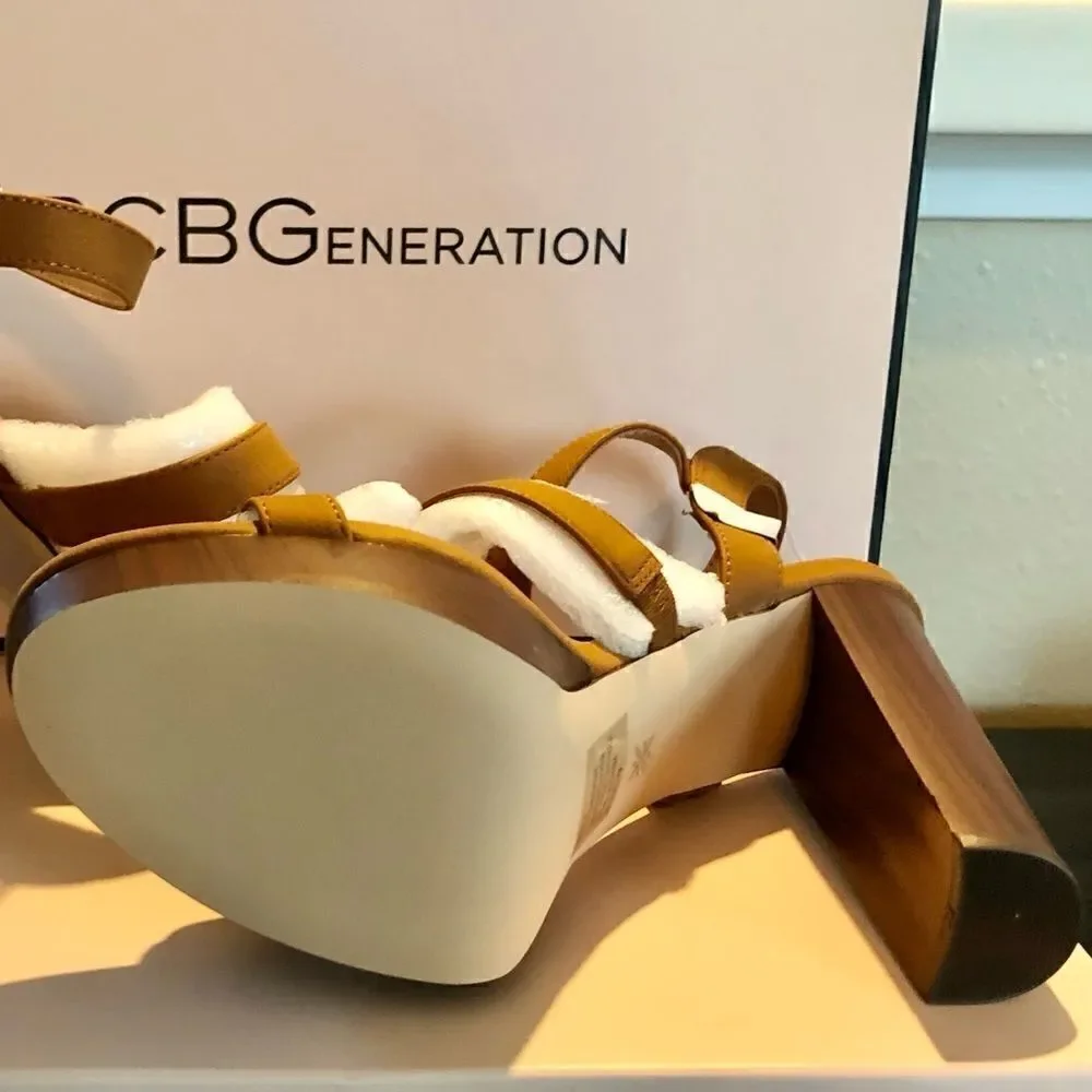 BCBGeneration ONNIA PLATFORM SANDAL in Camel